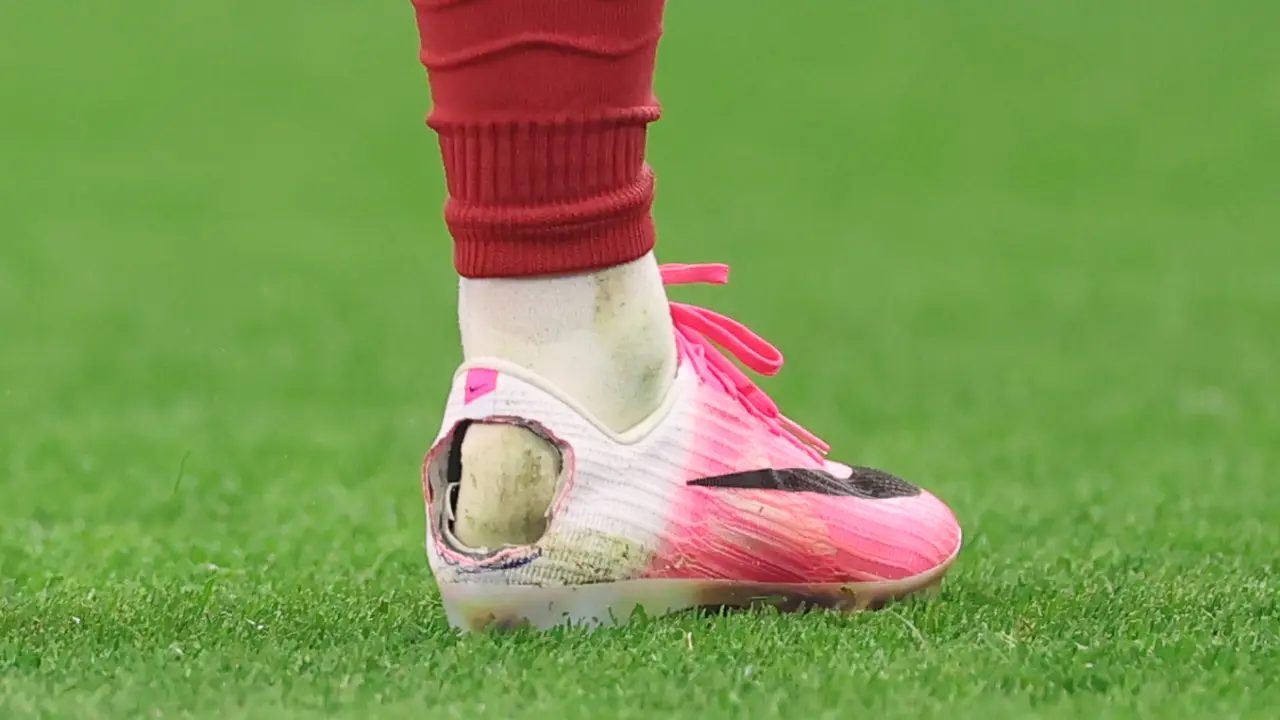 La bota de Pedro Neto durante el partido entre España y Portugal en el Mundial 2026