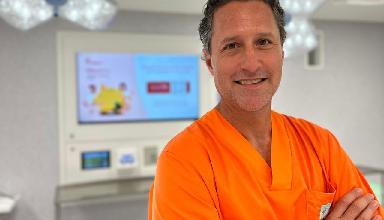 El doctor Juan Pablo Alarcón, responsable de la Unidad de Mama del Hospital Ribera Juan Cardona