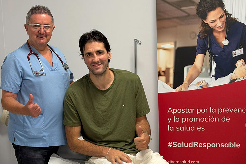 Dr. Luaces y Mihajlo Andric en el Hospital Ribera Polusa