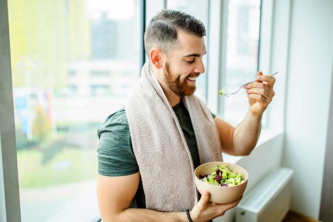 Deportista adapta su alimentación al deporte que practica