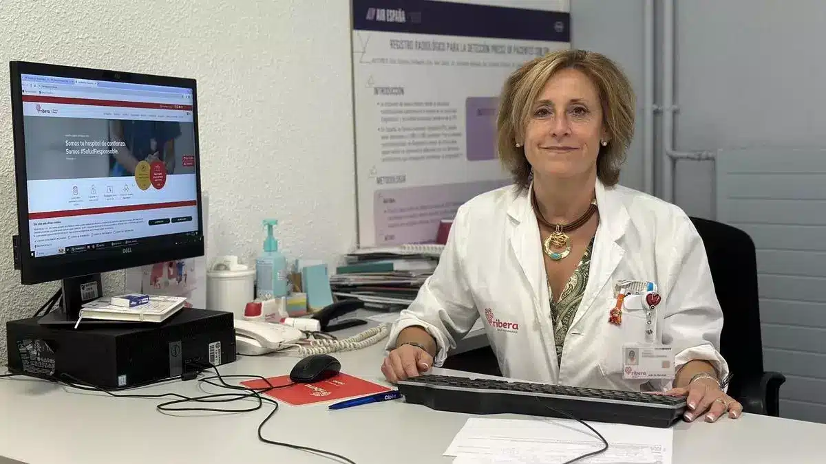 La doctora Dolores Corbacho, jefa de Neumología de Ribera Povisa.