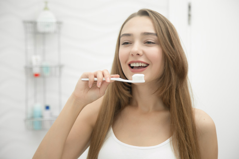 10 Consejos para cuidar la boca tras una cirugía dental