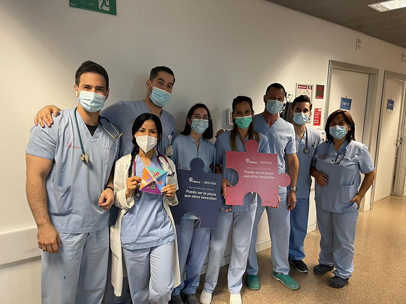 equipo médico celebrando el día del donante