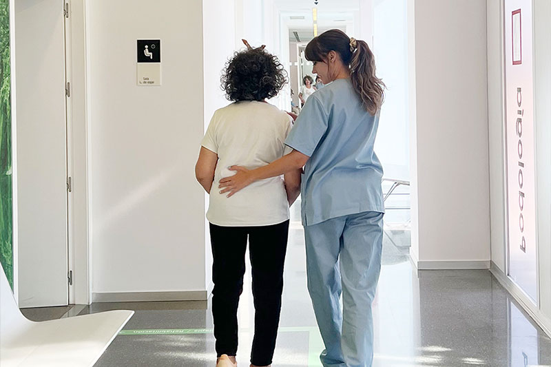 Ribera presenta Contigo, paso a paso, historias reales de recuperación tras un daño cerebral