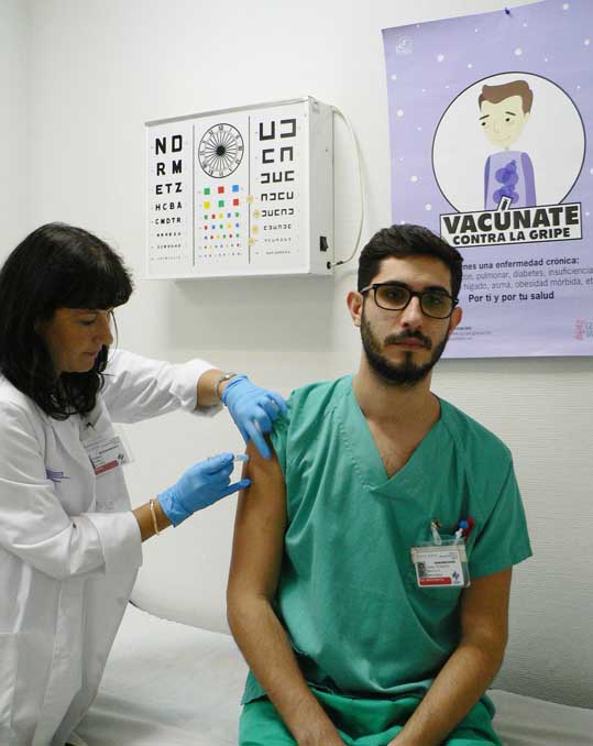 El Departamento de Salud de La Ribera vacuna a cerca de 40.000 personas contra la gripe durante el primer mes de campaña