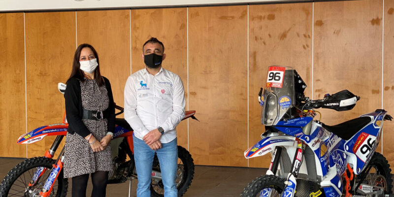 El grupo Ribera acompaña al primer diabético del Rally Dakar en la presentación de su nuevo libro