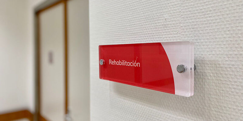 El Hospital Ribera Almendralejo realiza fisioterapia personalizada y terapia ocupacional con pacientes crónicos
