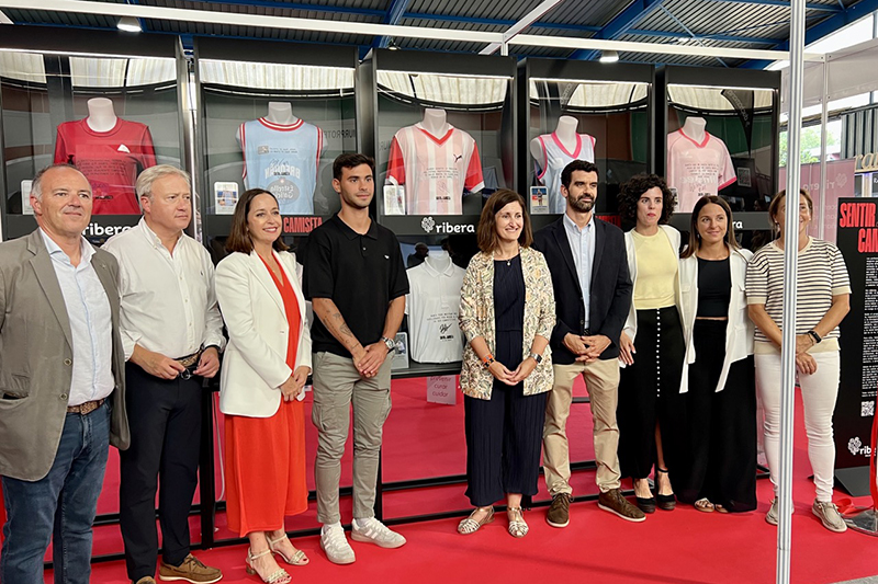 exposición sentir la camiseta