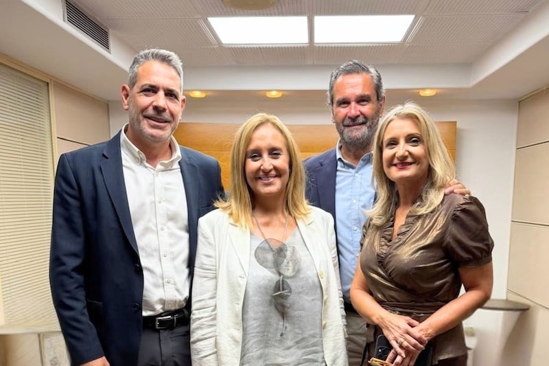 Pablo Gallart, socio y consejero de Ribera; doctora Ana Paz, propietaria HCB; Santiago Delgado, socio y consejero de Ribera; y Sonia Hernández, directora general España de Ribera.